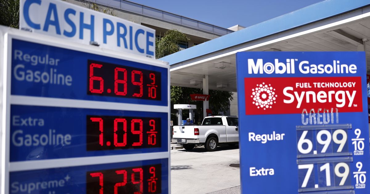 U.S. gas prices top $4 a gallon