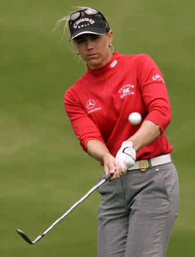 Annika Sorenstam of Sweden chips up to the ninth green on way to a birdie, a rare highlight during a miserable round.
(Associated Press / The Spokesman-Review)