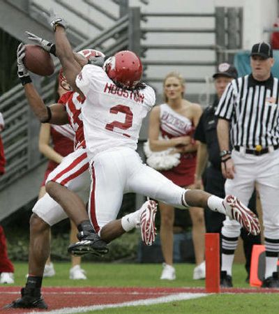 Arkansas' Chris Houston can't prevent Paul Hubbard from hauling in a 14-yard touchdown pass.
(Associated Press / The Spokesman-Review)