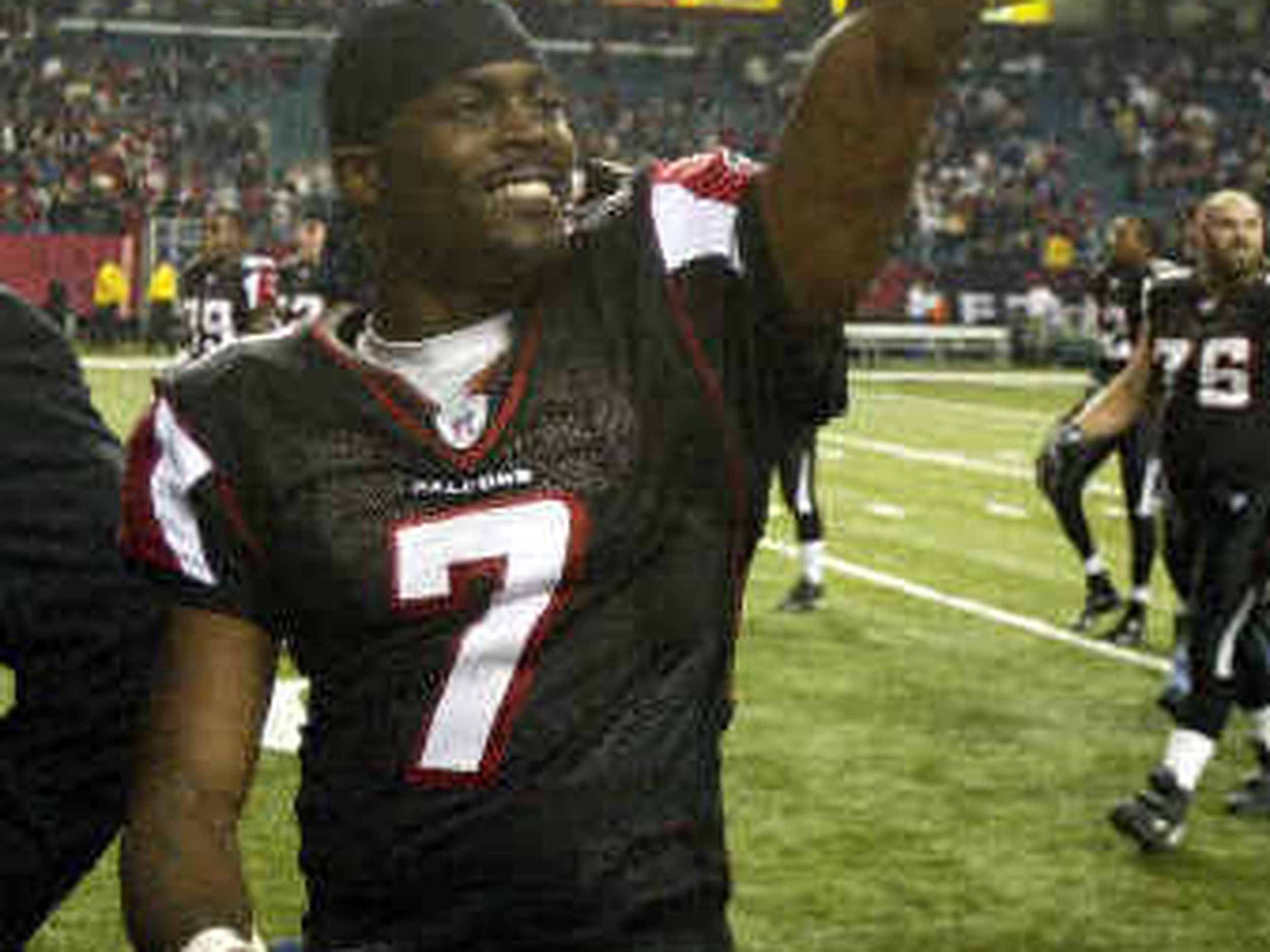 Michael Vick Suffers Concussion Against Falcons + If He Were White…