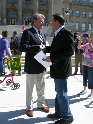 Idaho Gov. Butch Otter talks with Sen. Russ Fulcher, R-Meridian, the morning after Otter defeated Fulcher in the GOP primary. (Betsy Russell)