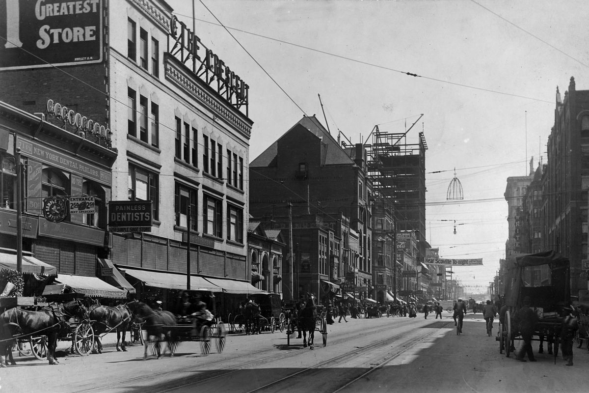 1910: This eastward view down Riverside Avenue includes, at left, a branch of New York Dental Parlors, where extractions cost patients 50 cents and crowns were $5.