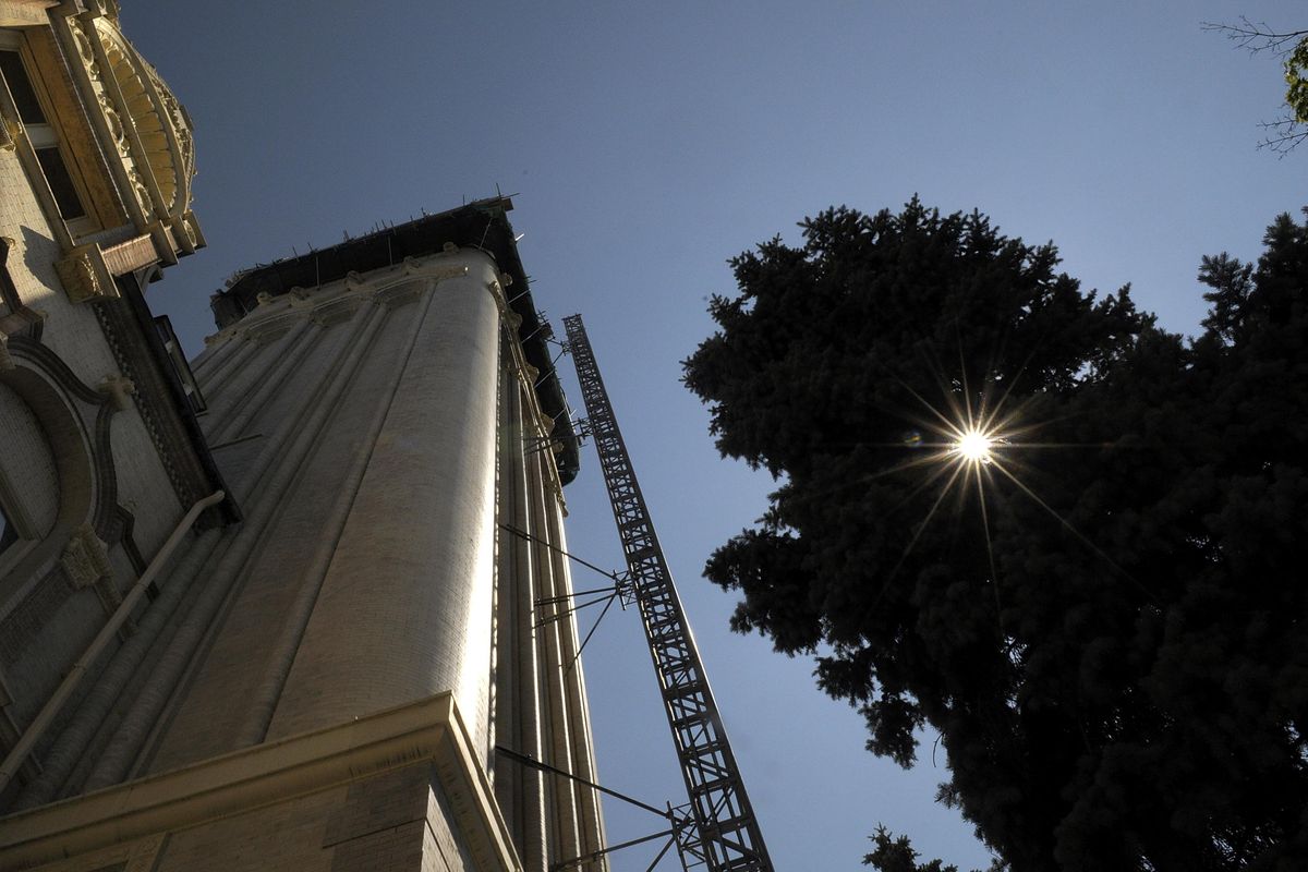 The sun bursts through the branches of a tree on the front lawn of the Spokane County Courthouse on July 2, 2008. (Christopher Anderson / The Spokesman-Review)