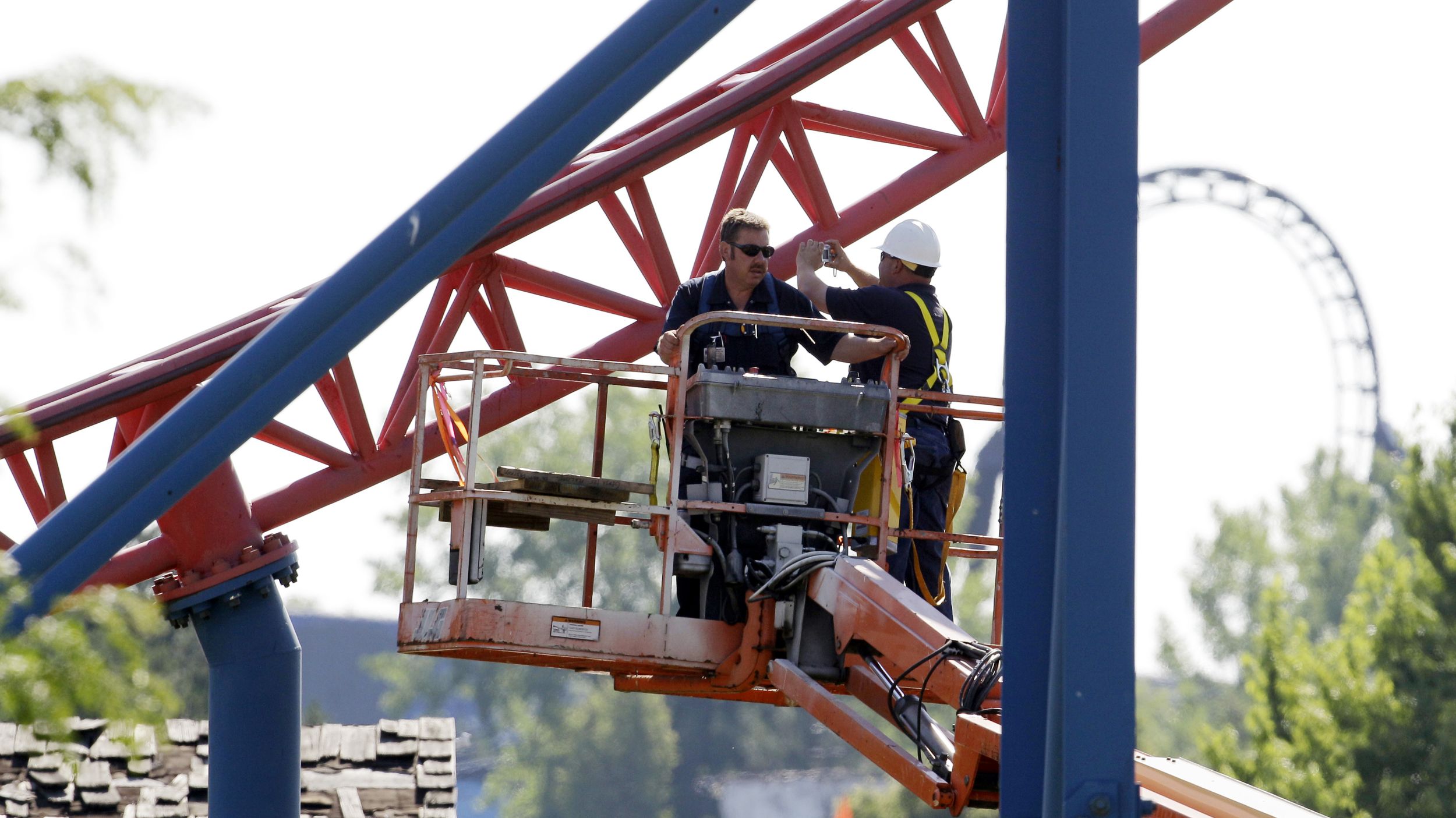 Legless Army veteran dies in fall from roller coaster The