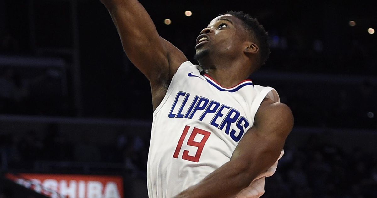 From couch to Clippers ExWashington State hooper Ike Iroegbu inks