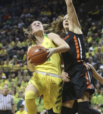 Oregon’s Sabrina Ionescu, left, goes up to shoot against Oregon State’s Mikayla Pivec during the second quarter of an NCAA college basketball game Friday, Feb. 15, 2019, in Eugene, Ore. (Chris Pietsch / Associated Press)