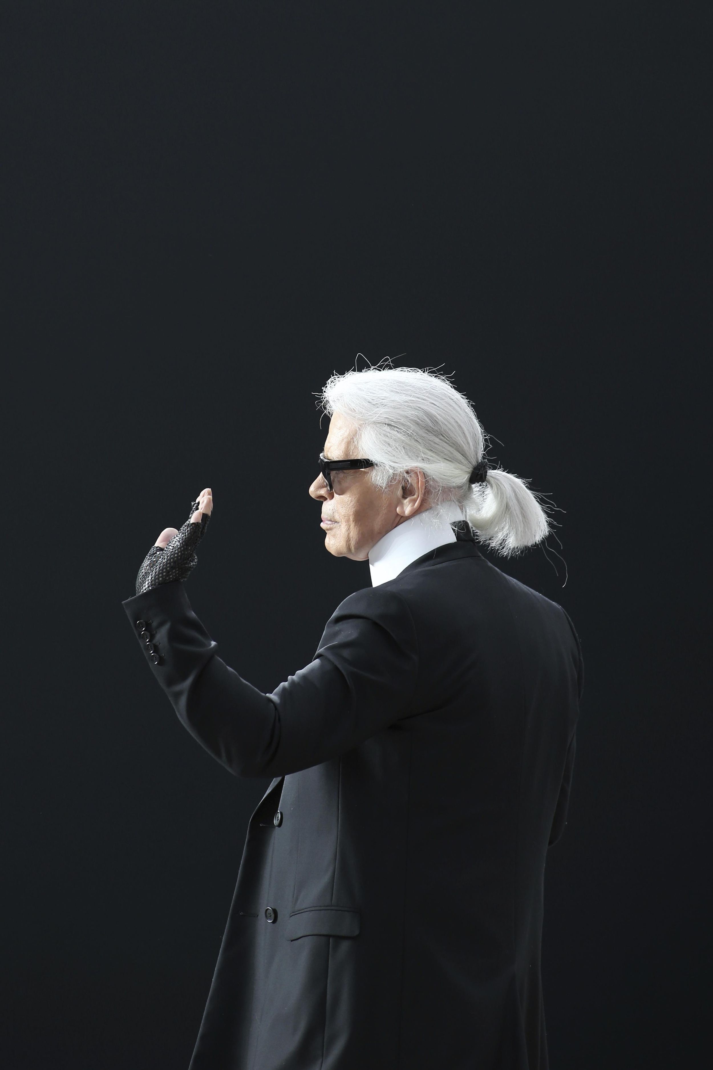 Chanel: Iconic Couturier Karl Lagerfeld Has Died - CBS Texas
