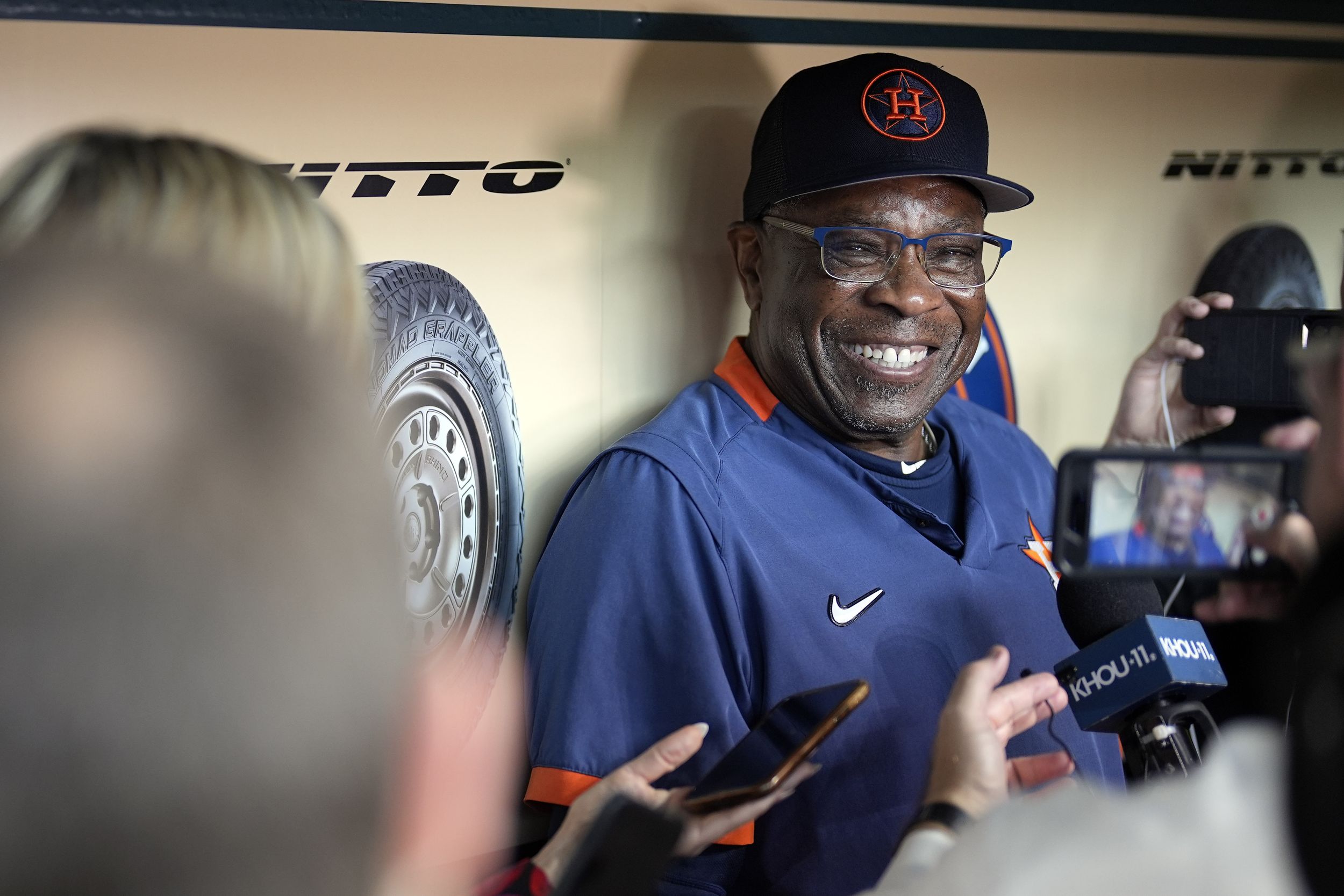 Dusty Baker reaches 2,000 career wins as Astros shut out Mariners - The  Boston Globe