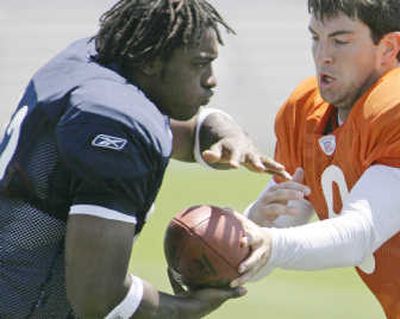 
Chicago Bears quarterback Rex Grossman, right, hands off to running back Cedric Benson on Monday. Associated Press
 (Associated Press / The Spokesman-Review)