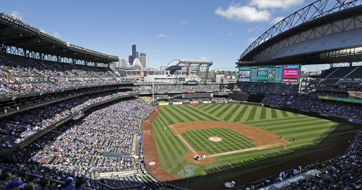 Toronto Blue Jays fans make Seattle's Safeco Field feel like home