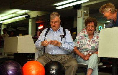 
Les Read checks the scores while his wife, Muriel Read, and Marjorie Tupper share a laugh at the Valley Bowling Center. 
 (Liz Kishimoto / The Spokesman-Review)