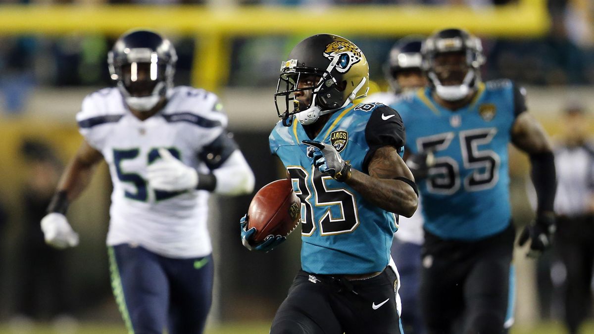 Jacksonville Jaguars wide receiver Jaydon Mickens returns a punt for 72 yards ahead of Seattle Seahawks linebacker Terence Garvin, left, to set up a Jacksonville touchdown during the second half of their NFL football game, Sunday, Dec. 10, 2017, in Jacksonville, Fla. (Stephen B. Morton / Associated Press)