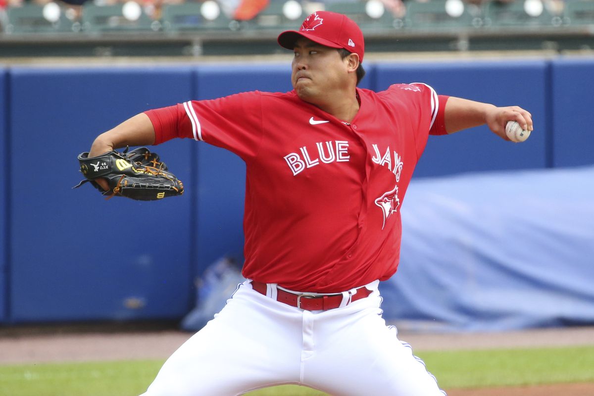 Ryu wins 1st Toronto start in Canada as Jays top Indians 7-2