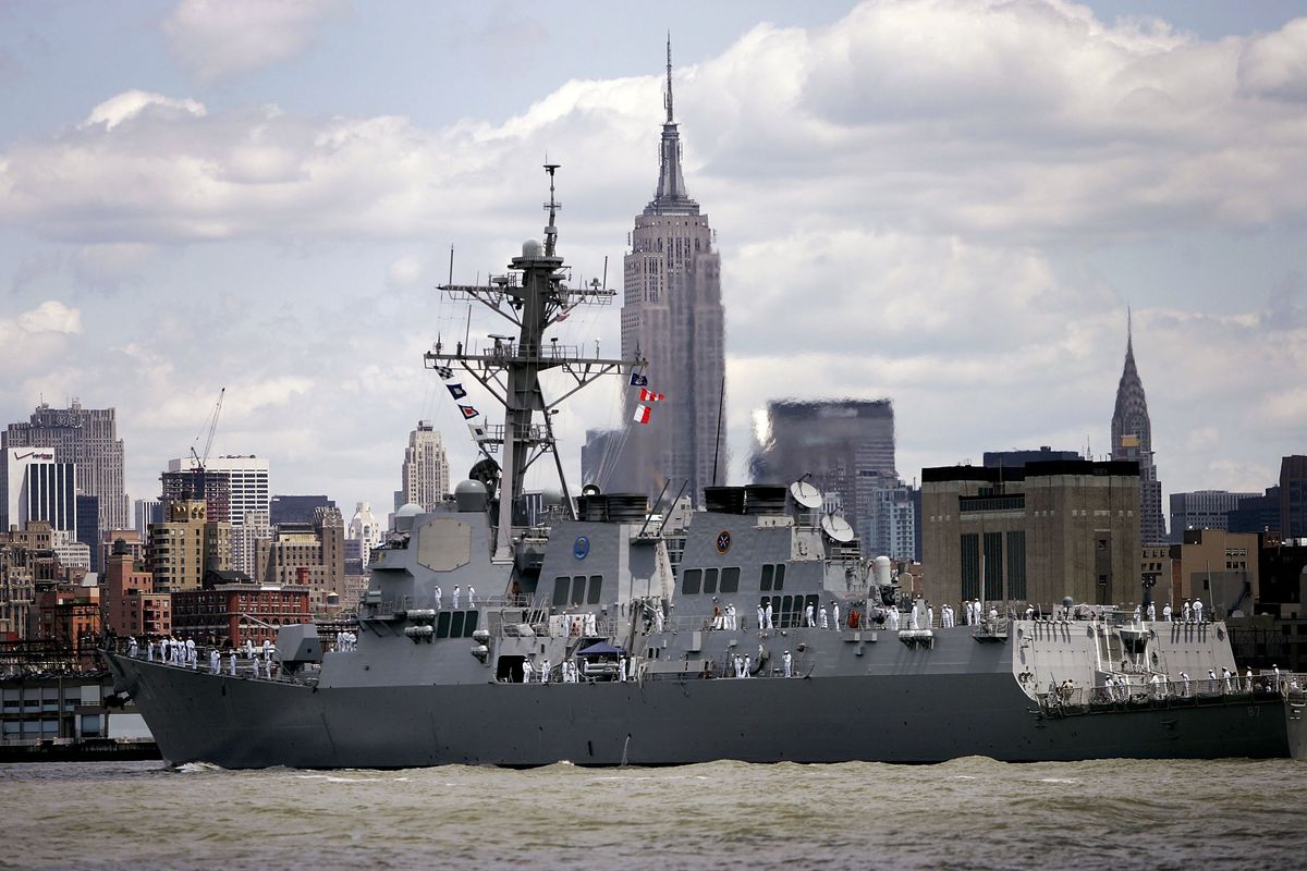 NEW YORK - MAY 24: The USS Mason sails down the Hudson River past the Empire State building May 24, 2006 in New York City. Sailors, Marines, and Coast Guardsmen will sail into New York during the Parade of Ships May 23 that begins the annual Fleet Week. (Photo by Spencer Platt/Getty Images)  (Spencer Platt)