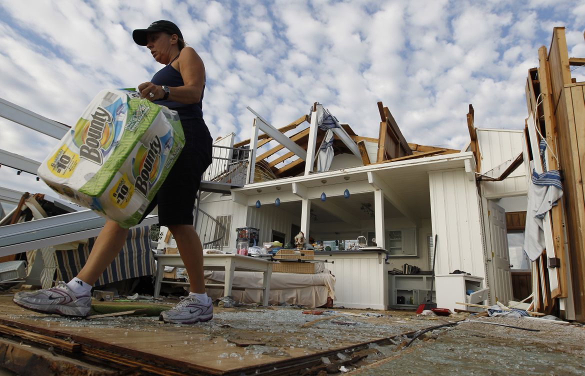 Irene downgraded from hurricane to tropical storm - A picture story at ...