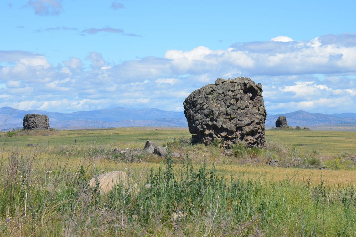 Typical pronghorn habitat with stones from Missoula flood. (Jack McNeel / Courtesy)