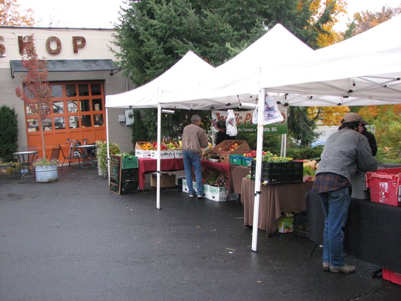 Last day at the Farmers Market on South Perry Street, Oct. 28, 2010 (Pia Hallenberg)