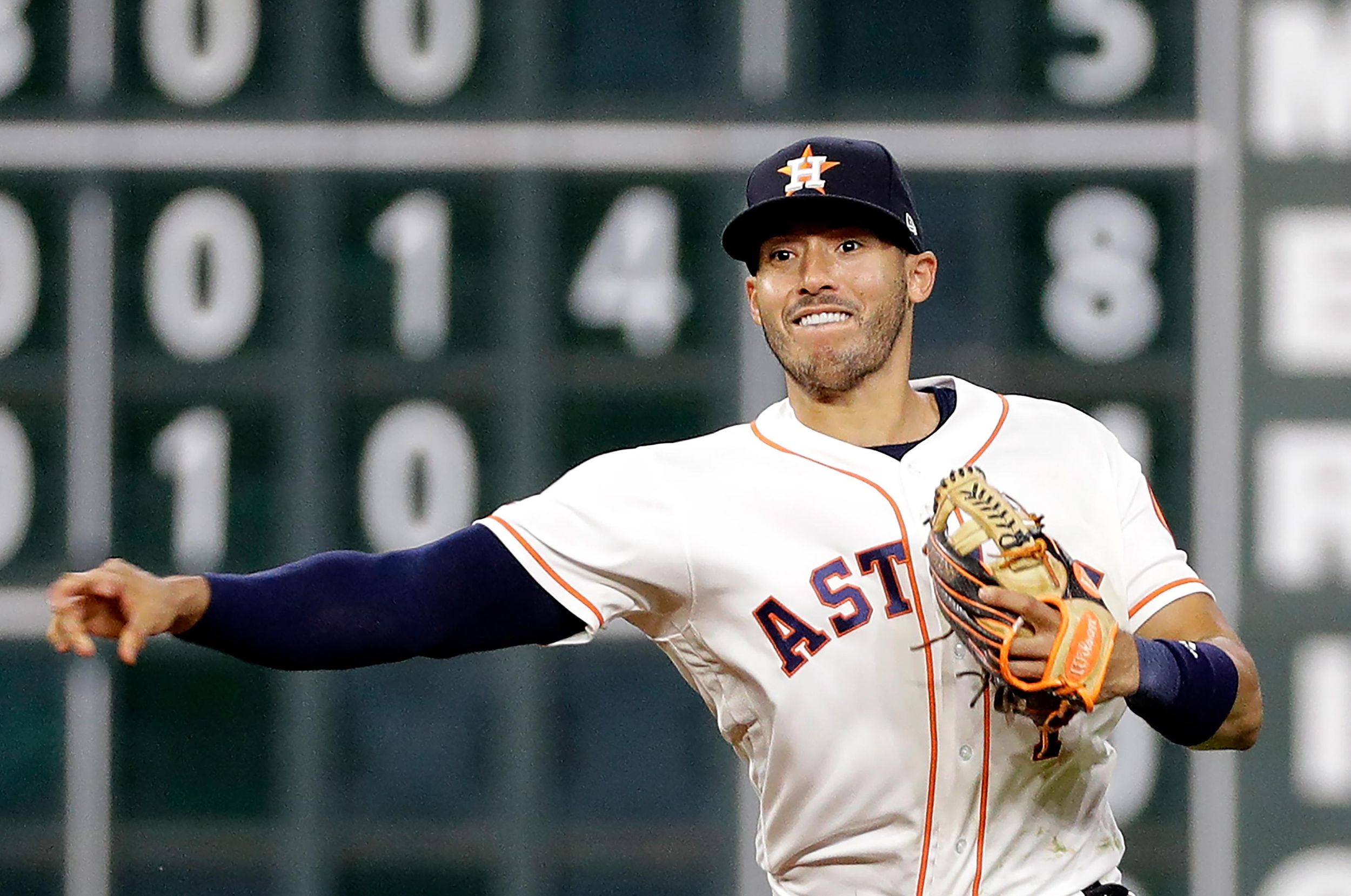 Astros’ Carlos Correa fires back at Dodgers’ Cody Bellinger over sign