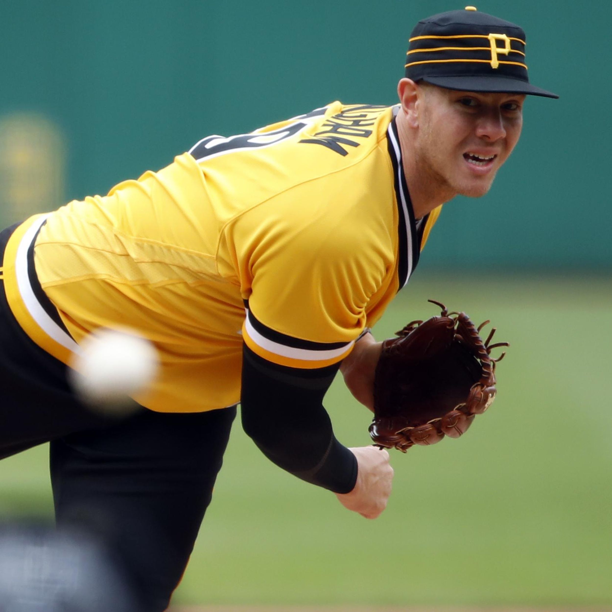 Pirates' Kingham loses perfect game in 7th in his MLB debut