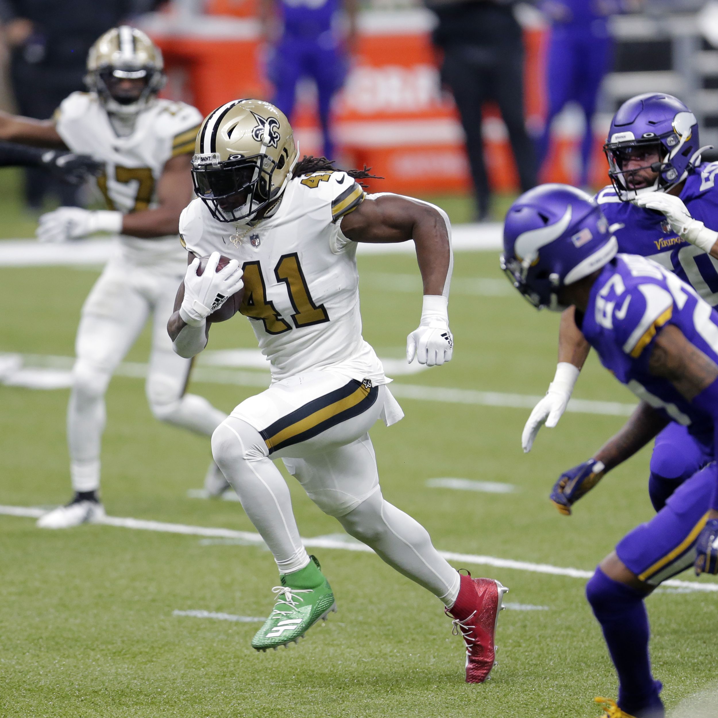 Saints' Alvin Kamara ties all-time NFL record with 6 rushing TDs