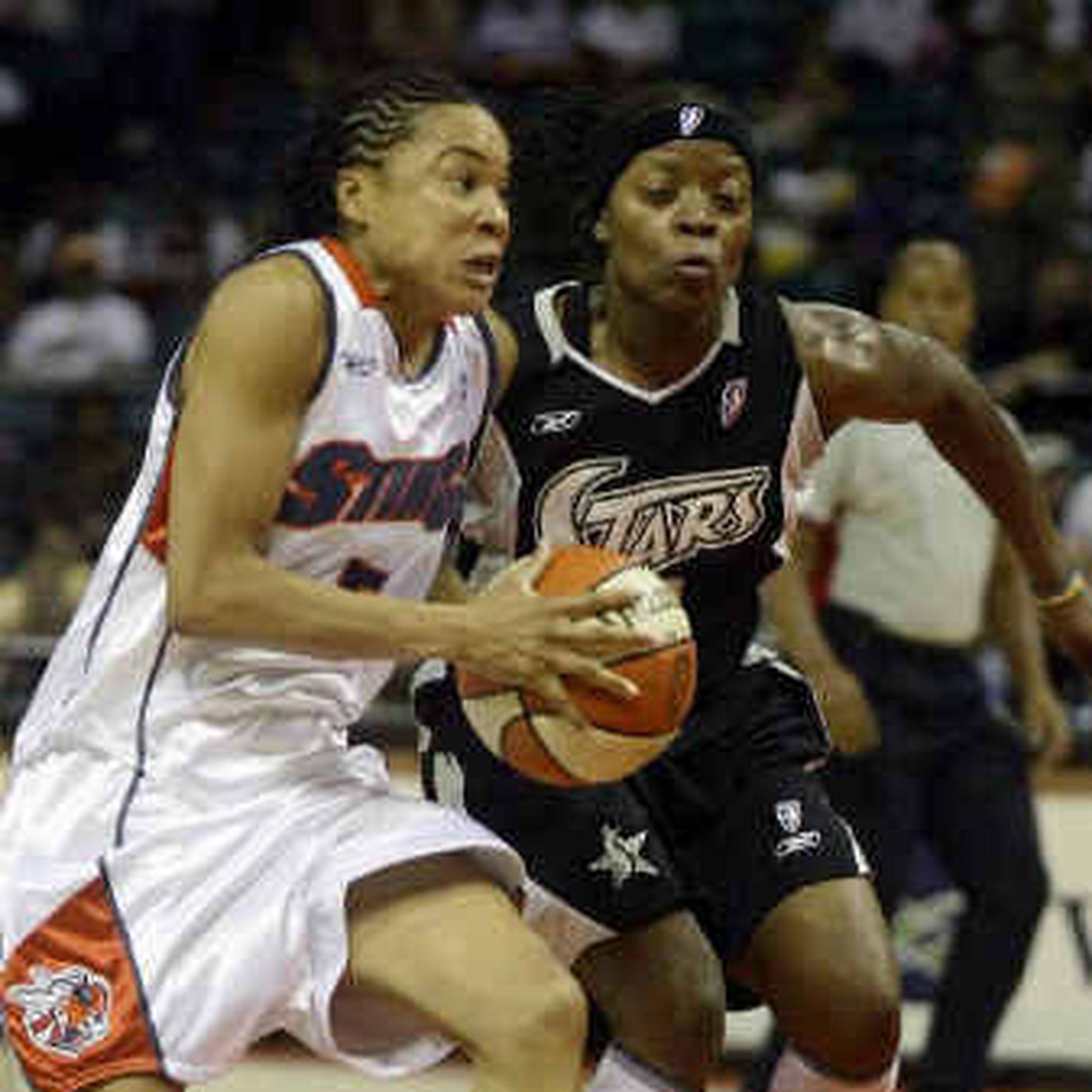 Dawn Staley of the Charlotte Sting dribbling the ball during the