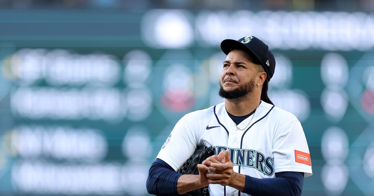 Mariners trade Luis Castillo to White Sox for 3 players, including Seranthony Dominguez