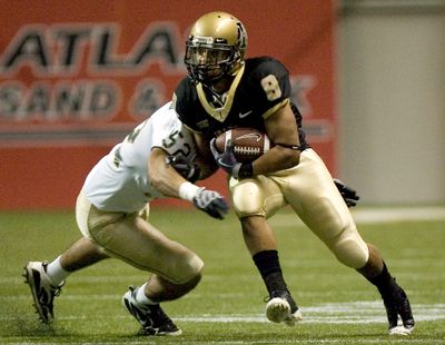 Idaho running back Kama Bailey runs for yardage in the Vandals' 2009 victory over Colorado State.  (Dean Hare / Moscow-pullman Daily News)