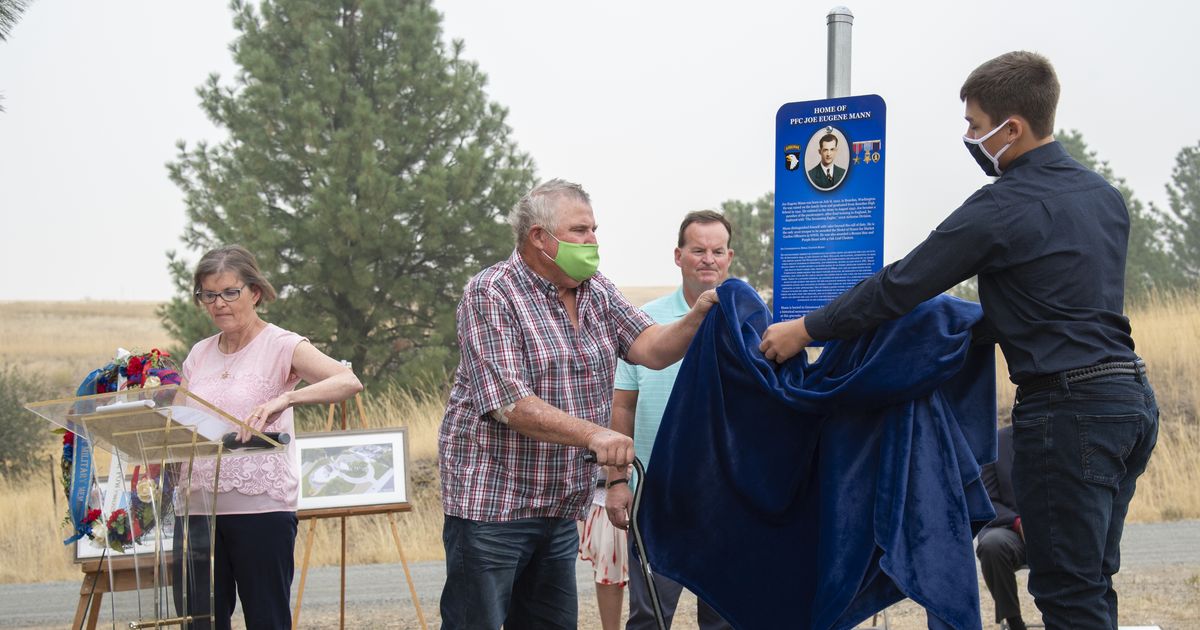 Historical marker dedicated Friday at Reardan home of Joe Mann, WWII