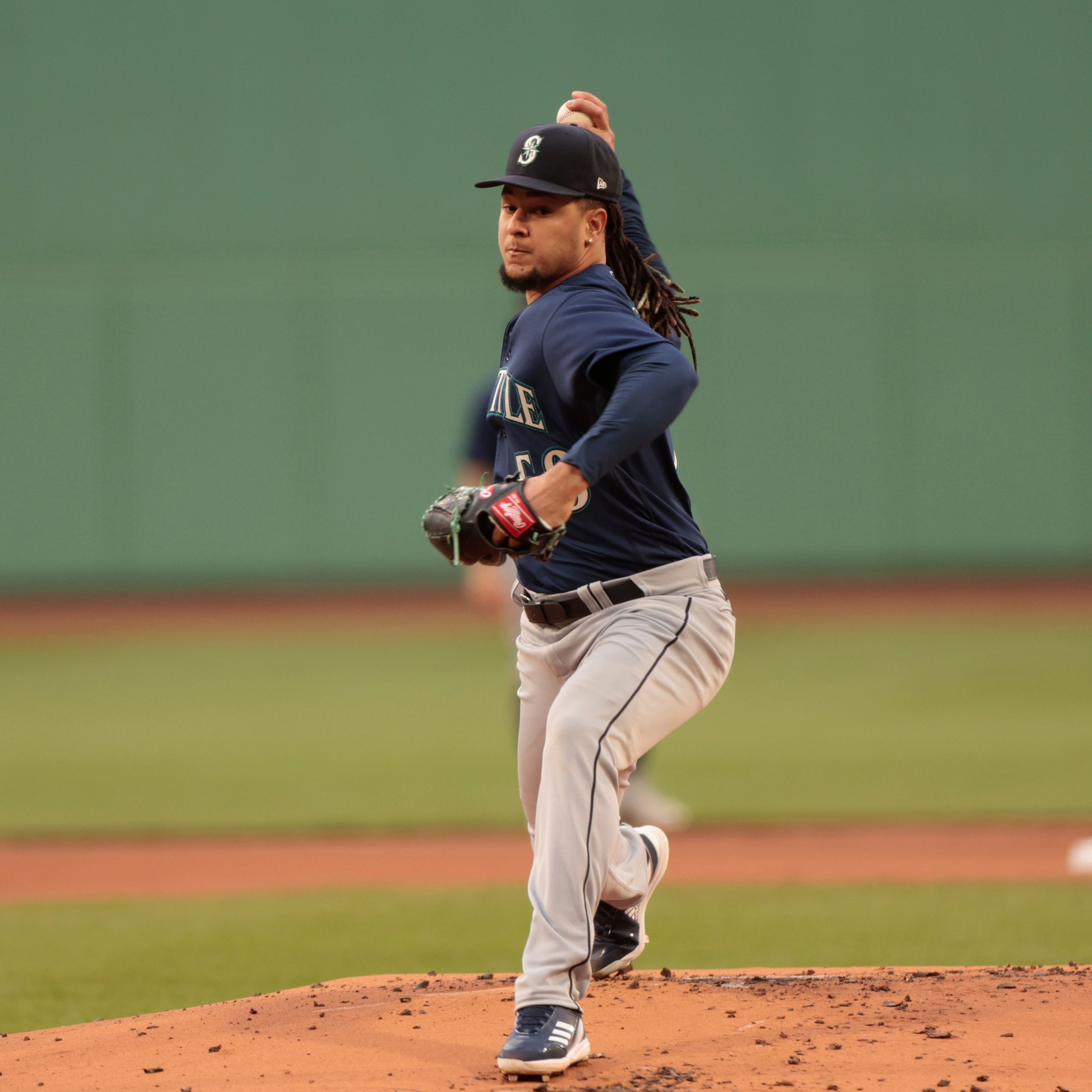 Jarred Kelenic drives in two to back Luis Castillo's win as