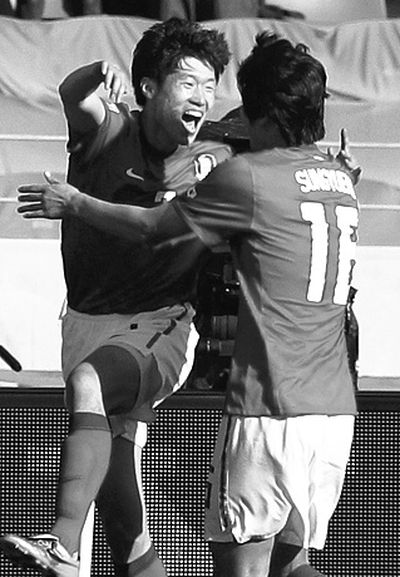 South Korea’s Park Ji-sung, left, celebrates with Ki Sung-yong after a goal. (Associated Press)
