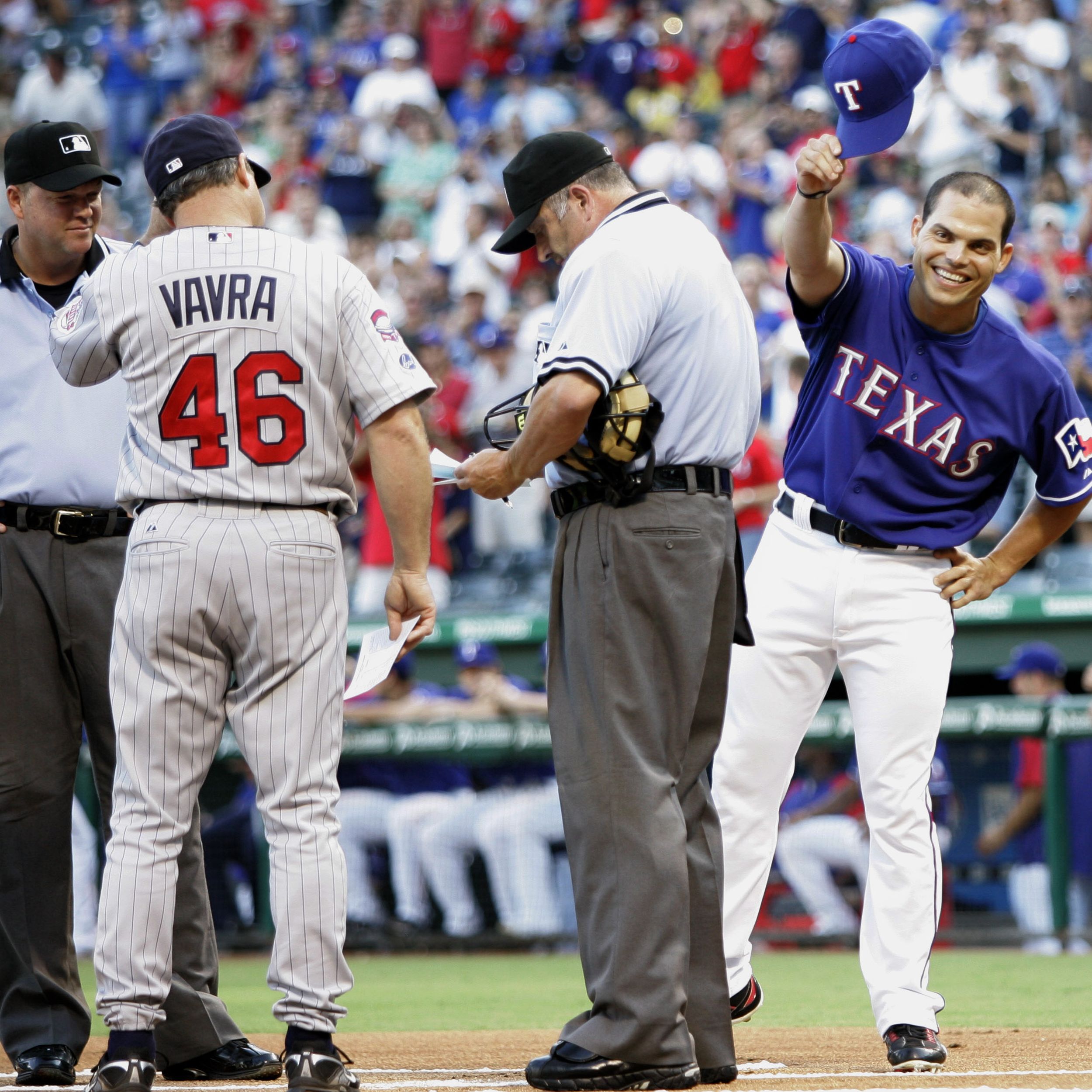 Baseball Notes: Pudge to retire with Rangers on Monday