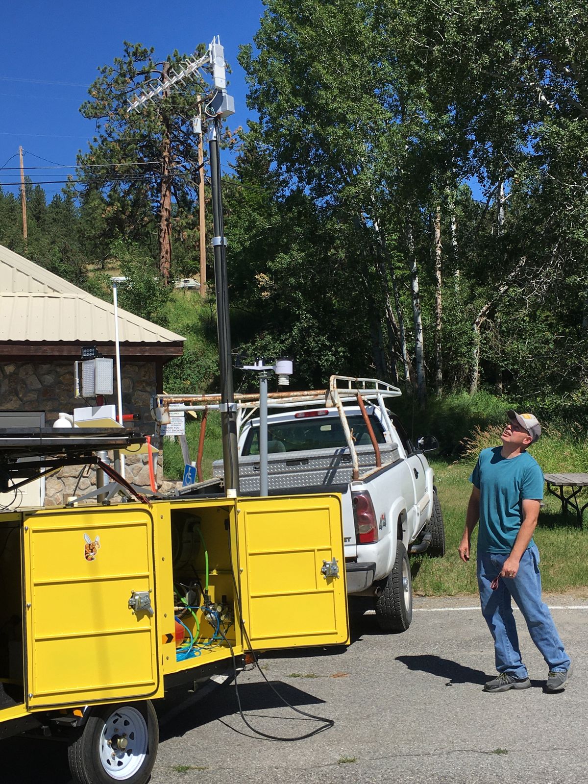 Ferry County Commissioner Nathan Davis deploys the backup internet antenna on the nomadic broadband trailer during a July 26 demonstration in Republic.  (James Hanlon/The Spokesman-Review)