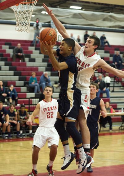 Mead's Max Hess swoops under the long arms of Ferris' Jensen Rye (6'9