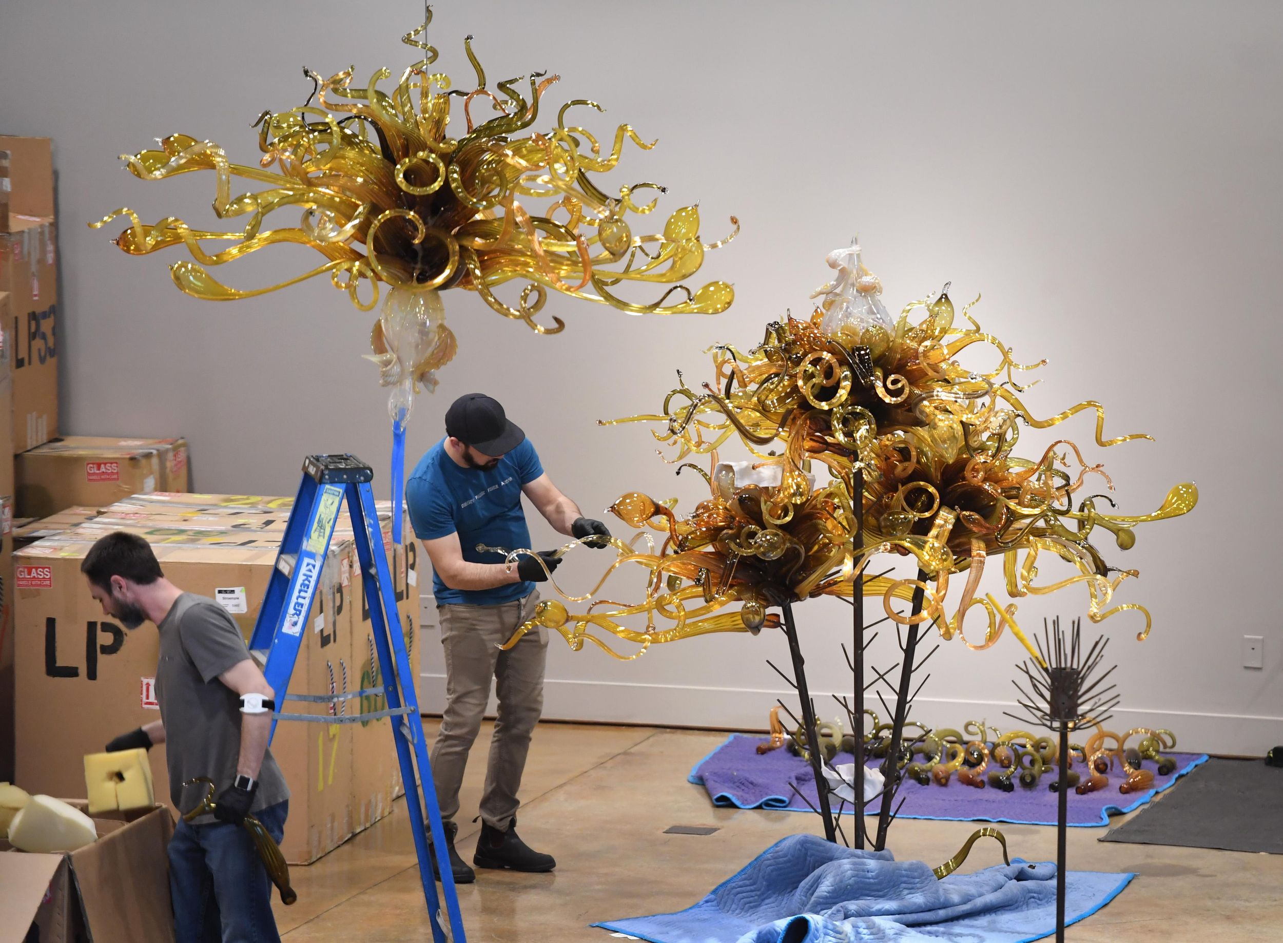 Luminous Dale Chihuly and The Studio Glass Movement Feb. 19, 2019