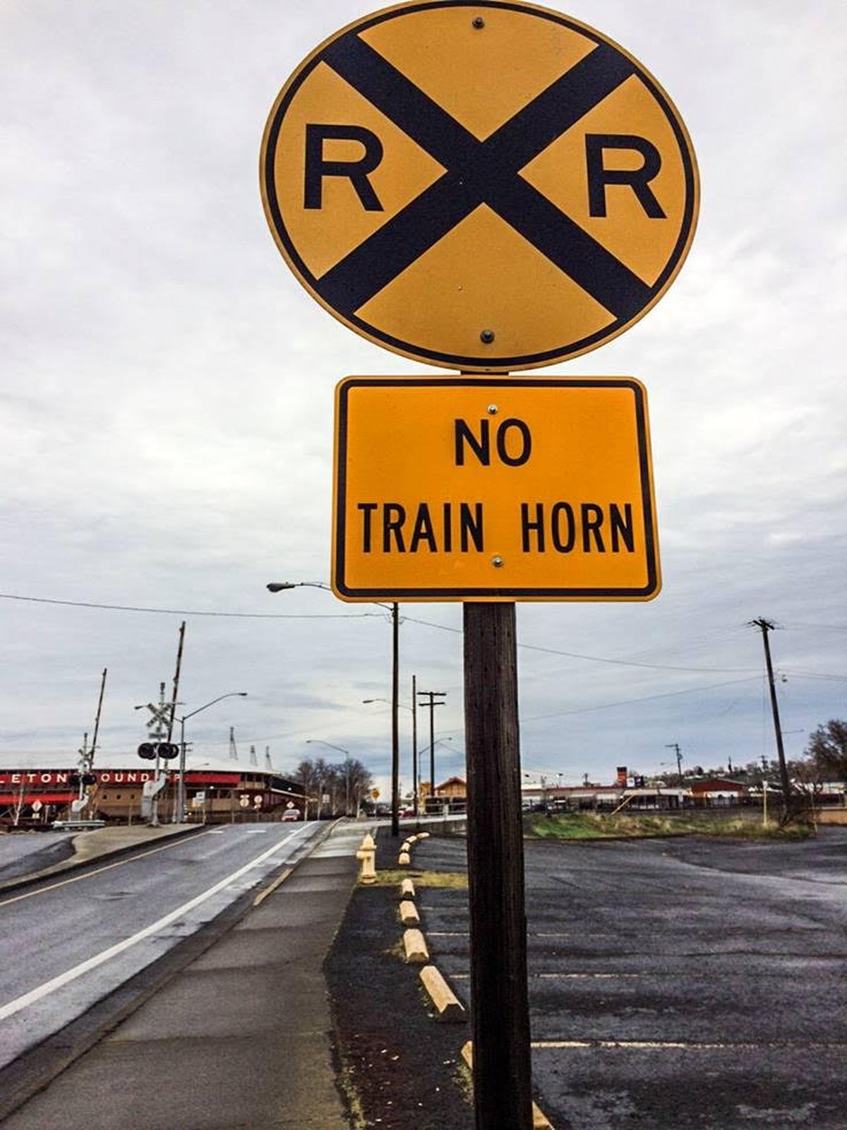 no-train-horn-at-picfair-railroad-crossing-signs-train-high