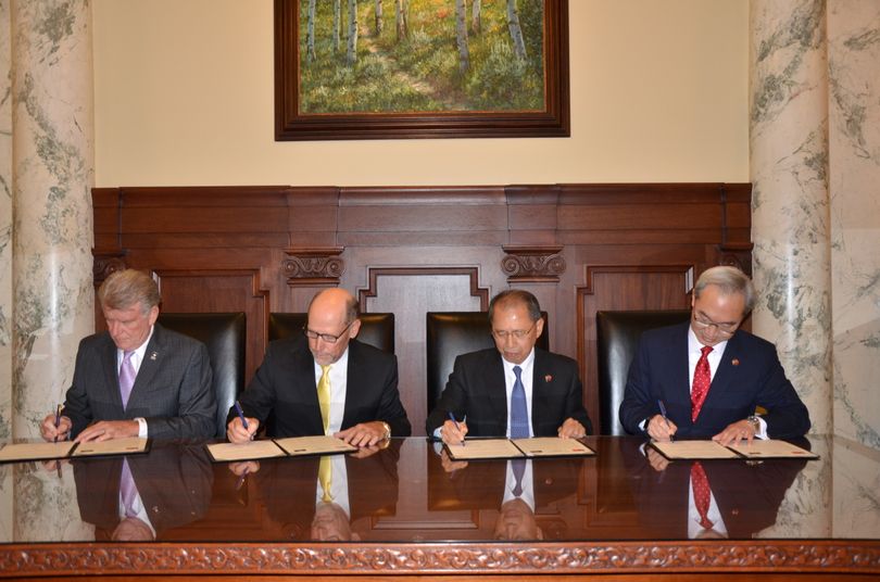 From left, Idaho Gov. Butch Otter; Bill Flory, Idaho Wheat Commission; Tony I-T Chen, chairman, Taiwan Flour Mills Association; and Vincent C.H. Yao, director general, Taipei Economic and Cultural Office of Seattle; sign a wheat export deal in the governor’s office on Wednesday, Sept. 20, 2017. (State of Idaho)