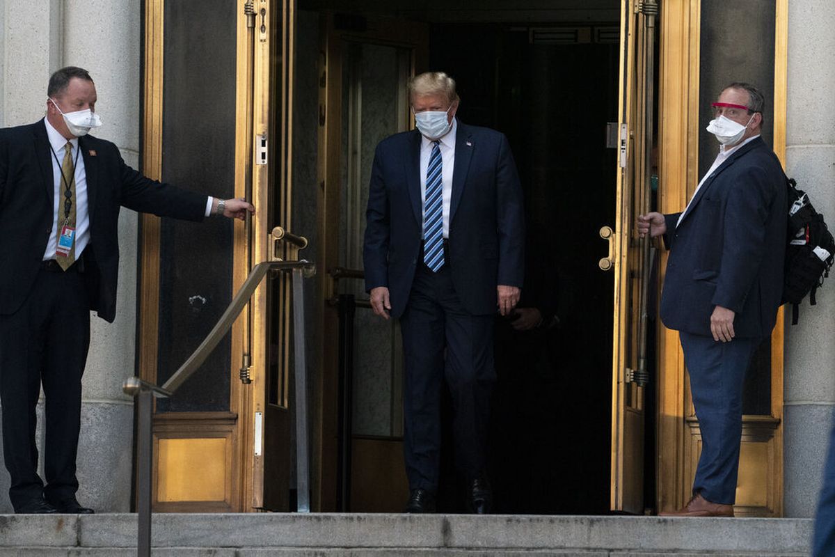 President Donald Trump walks out of Walter Reed National Military Medical Center after receiving treatment as a covid-19 patient, Monday, Oct. 5, 2020, in Bethesda, Md.  (Evan Vucci)
