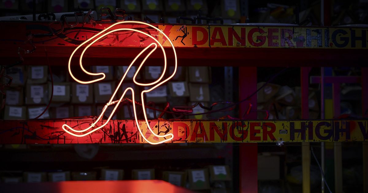 Are Seattle’s beloved neon signs going away?