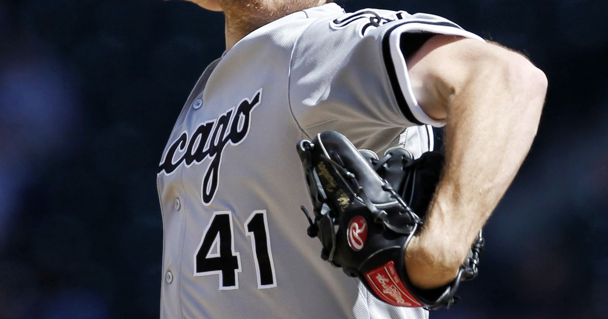 Konerko stays in after getting hit in face