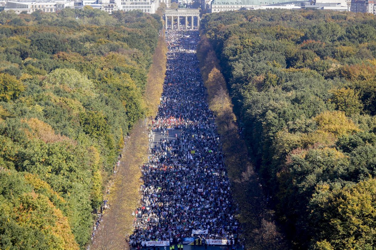 Thousands of people attend a demonstration with the slogan ‘indivisible’ against hate and four solidarity instead of exclusion in Berlin, Germany, Saturday, Oct. 13, 2018. (Markus Schreiber / AP)