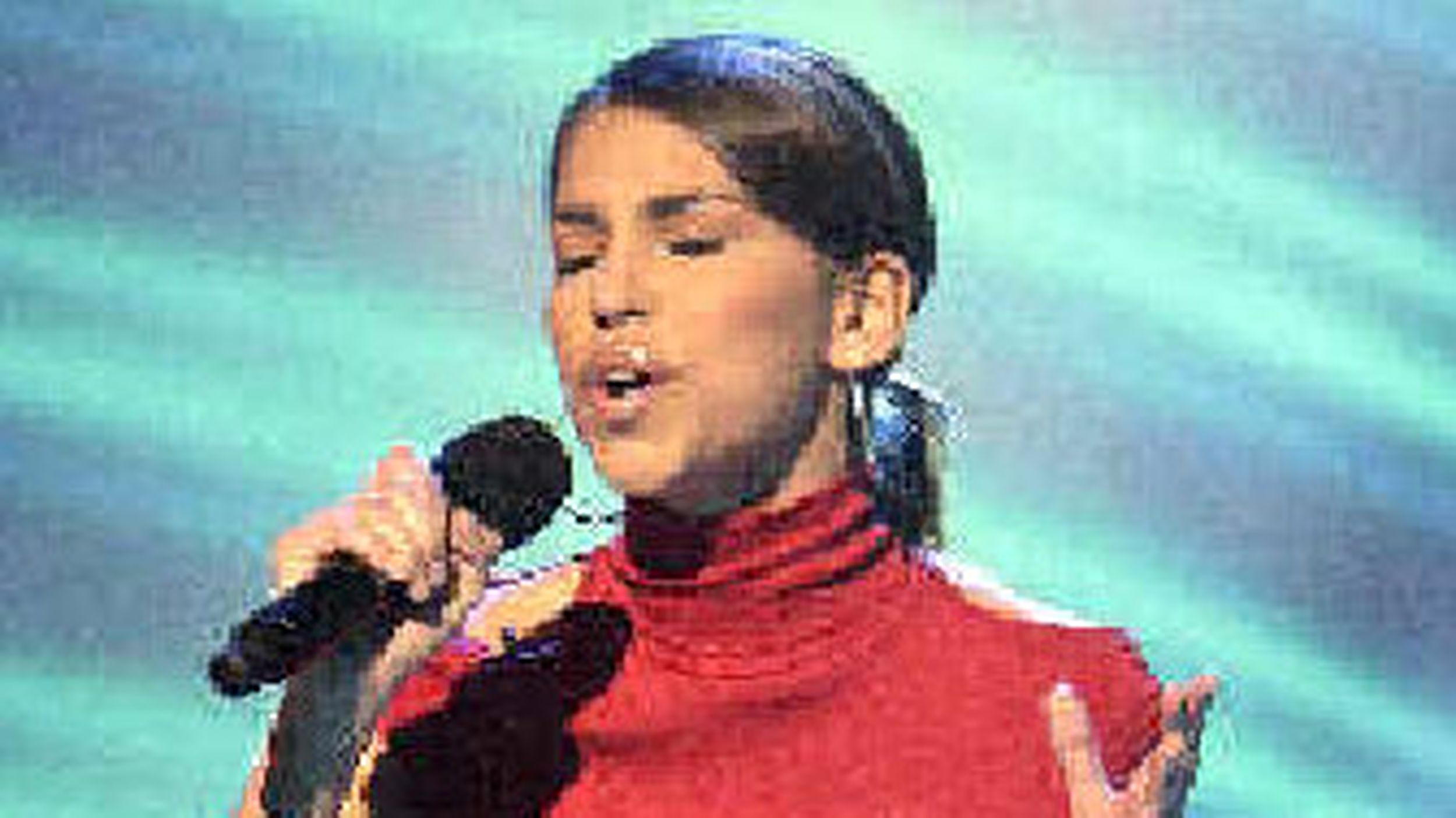 People : She couldnt keep a lid on it