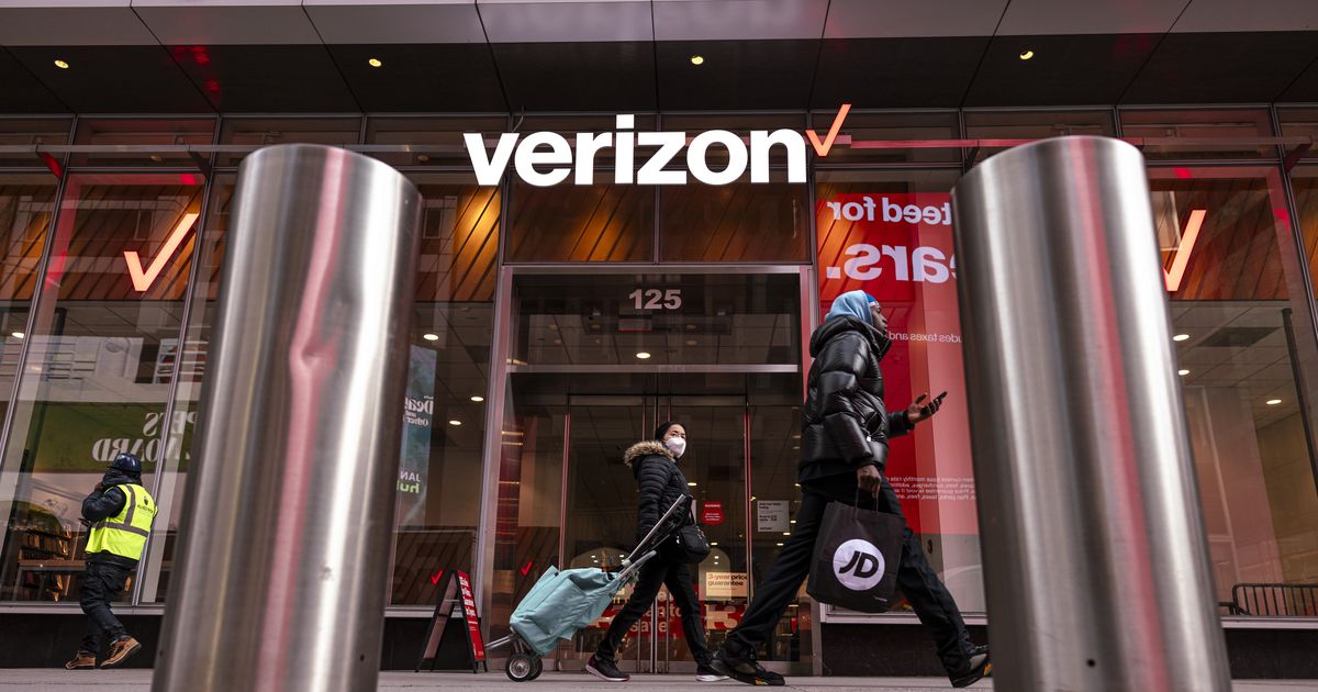 Verizon debuts new plan, loyalty program in battle for customers