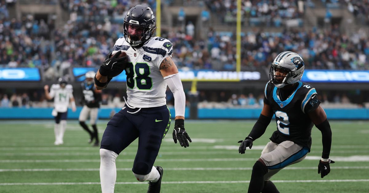 Seahawks take care of business vs. Panthers, stay atop NFC playoff race
