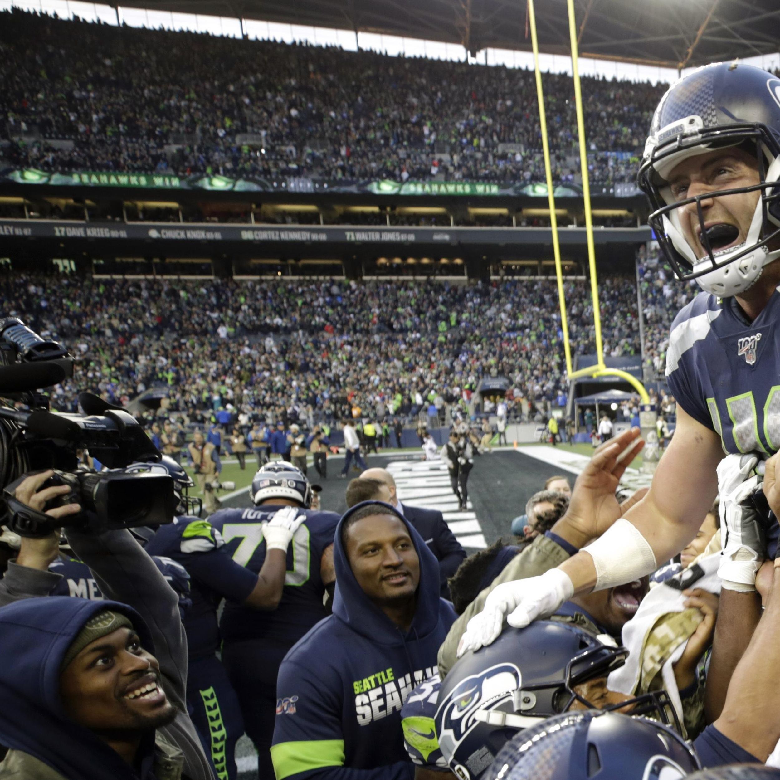 Bend's Jacob Hollister makes game-winning TD catch in OT for Seahawks  against Buccaneers, Sports