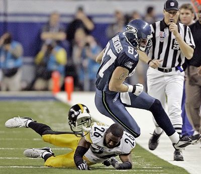 Pittsburgh Steelers' Deshea Townsend (26) loses his helmet as he hits Seattle Seahawks' Joe Jurevicius during the fourth quarter of the Super Bowl XL football game Sunday, Feb. 5, 2006, in Detroit. (AP Photo/Michael Conroy) ORG XMIT: SB403 (Michael Conroy / The Spokesman-Review)