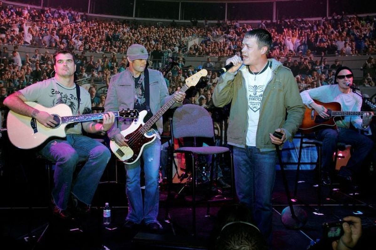 FILE PHOTO: Members of the band "3 Doors Down" perform during the 2007 International Consumer Electronics Show (CES) in Las Vegas, Nevada January 9, 2007. Band members are (from L-R) guitarist Chris Henderson, bassist Todd Harnell, vocalist Brad Arnold, and guitarist Matt Roberts. REUTERS/Steve Marcus/File Photo  (Steve Marcus)