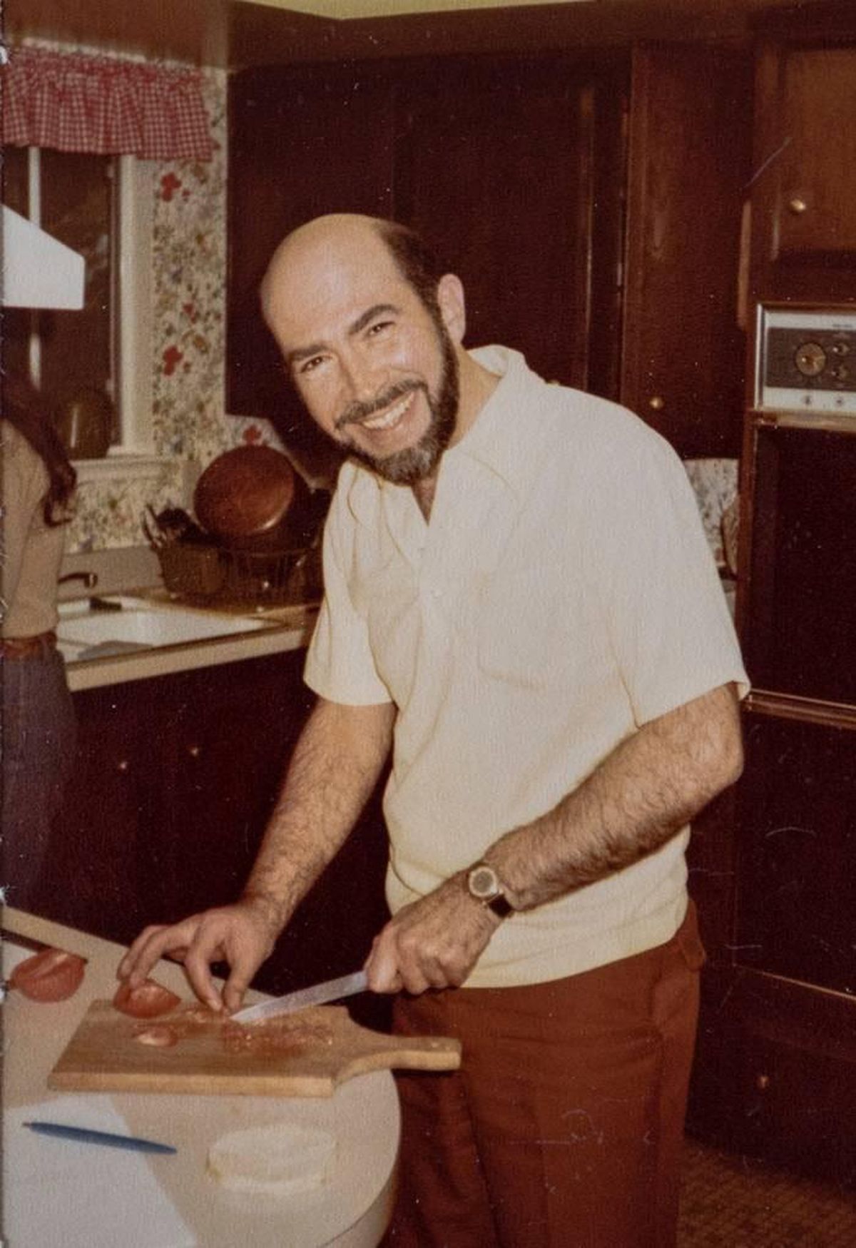 Arnold Ismach was former dean of the University of Oregon School of Journalism. He was known for delivering his hand-wrapped caramels to the friend and colleagues in Eugene around Christmas. (Courtesy Photo) (COURTESY PHOTO / COURTESY PHOTO)