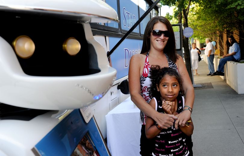 Jessica Ohlig and her daughter A’Maya Ohlig, 7, of Post Falls, paid a visit to the robot during the STAR Discovery Bus tour in Coeur d’Alene on July 18. Discovery Technology’s STAR Science Center is set to open in Rathdrum in 2012. (Kathy Plonka)