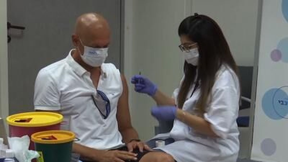 As the World Health Organization is calling for a moratorium on COVID-19 vaccine booster shots, experts and concerned citizens are making their own risk-based decisions. 