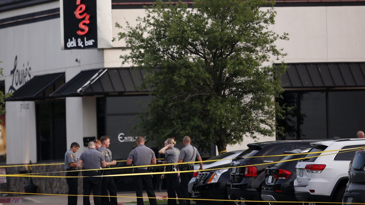 Police 2 shot at Oklahoma restaurant; civilian kills gunman The